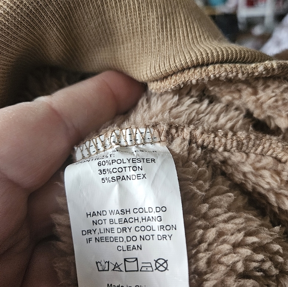 Camel Pocket Faux Fur Overlap Collar Fleece - Picture 6 of 7